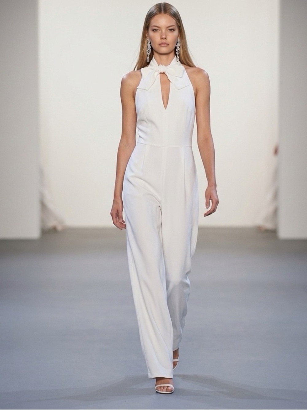 Maggy London White Tie Neck Sleeveless Wide Leg Jumpsuit Size 4